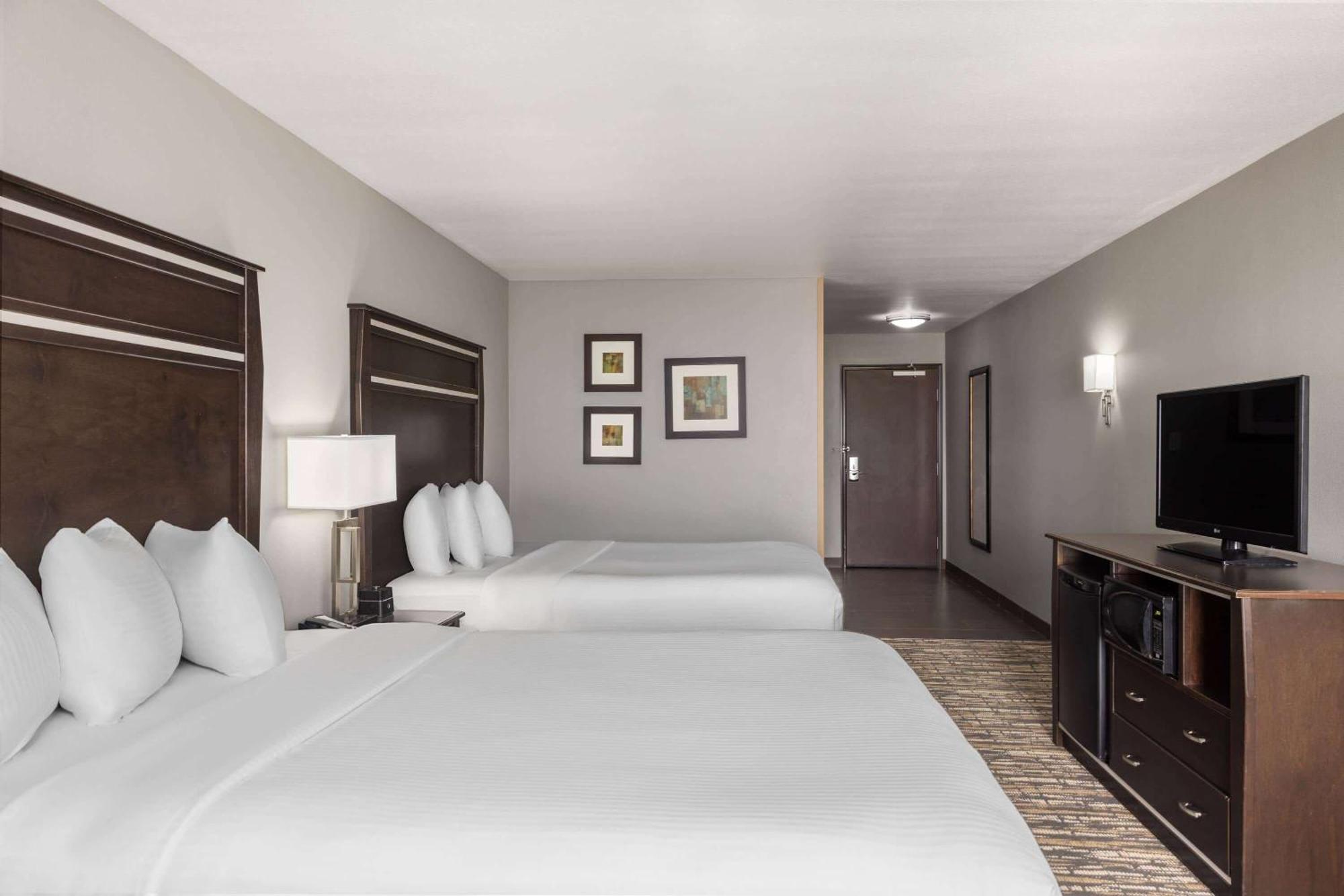 La Quinta By Wyndham Sioux Falls Exterior photo