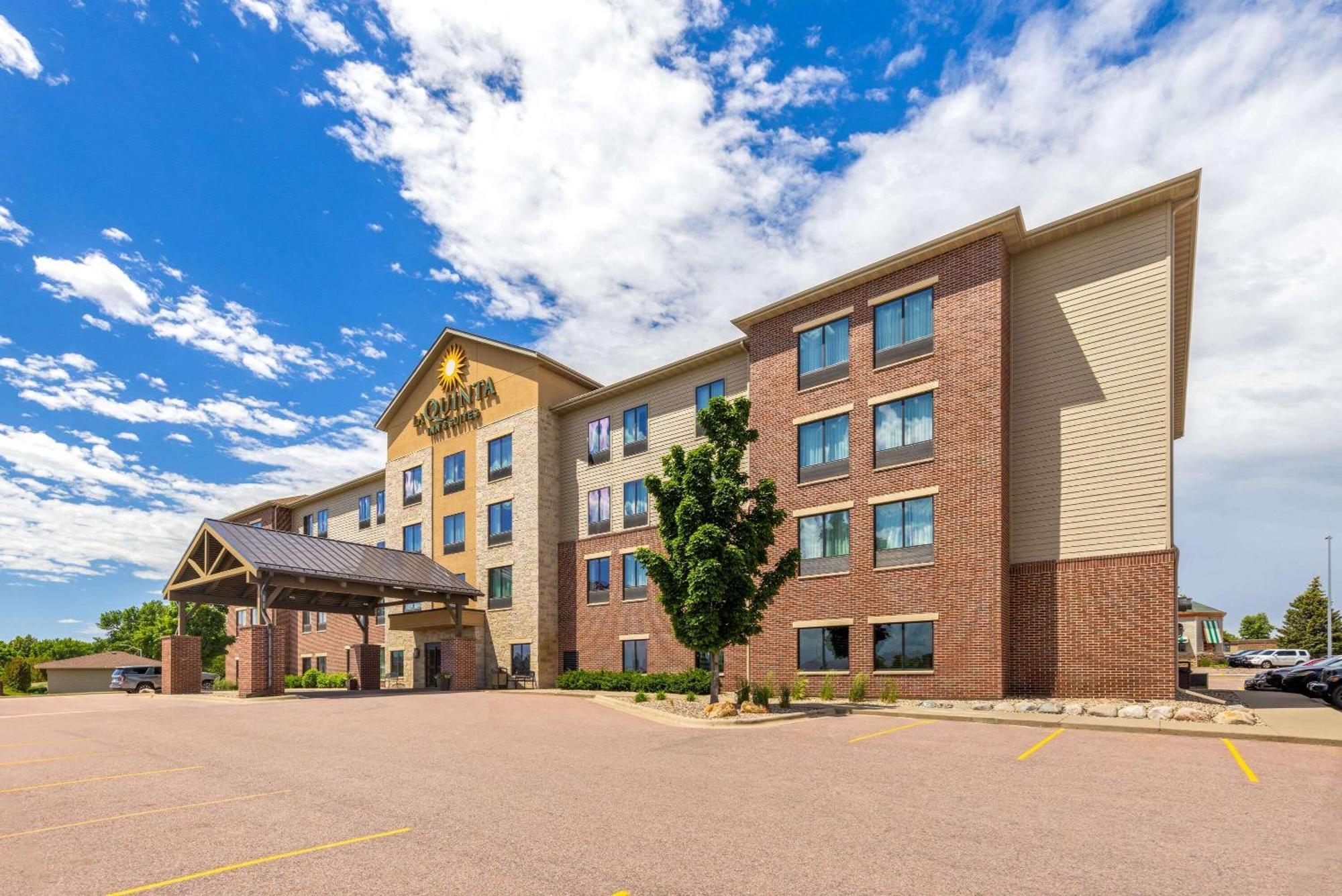 La Quinta By Wyndham Sioux Falls Hotel Exterior photo