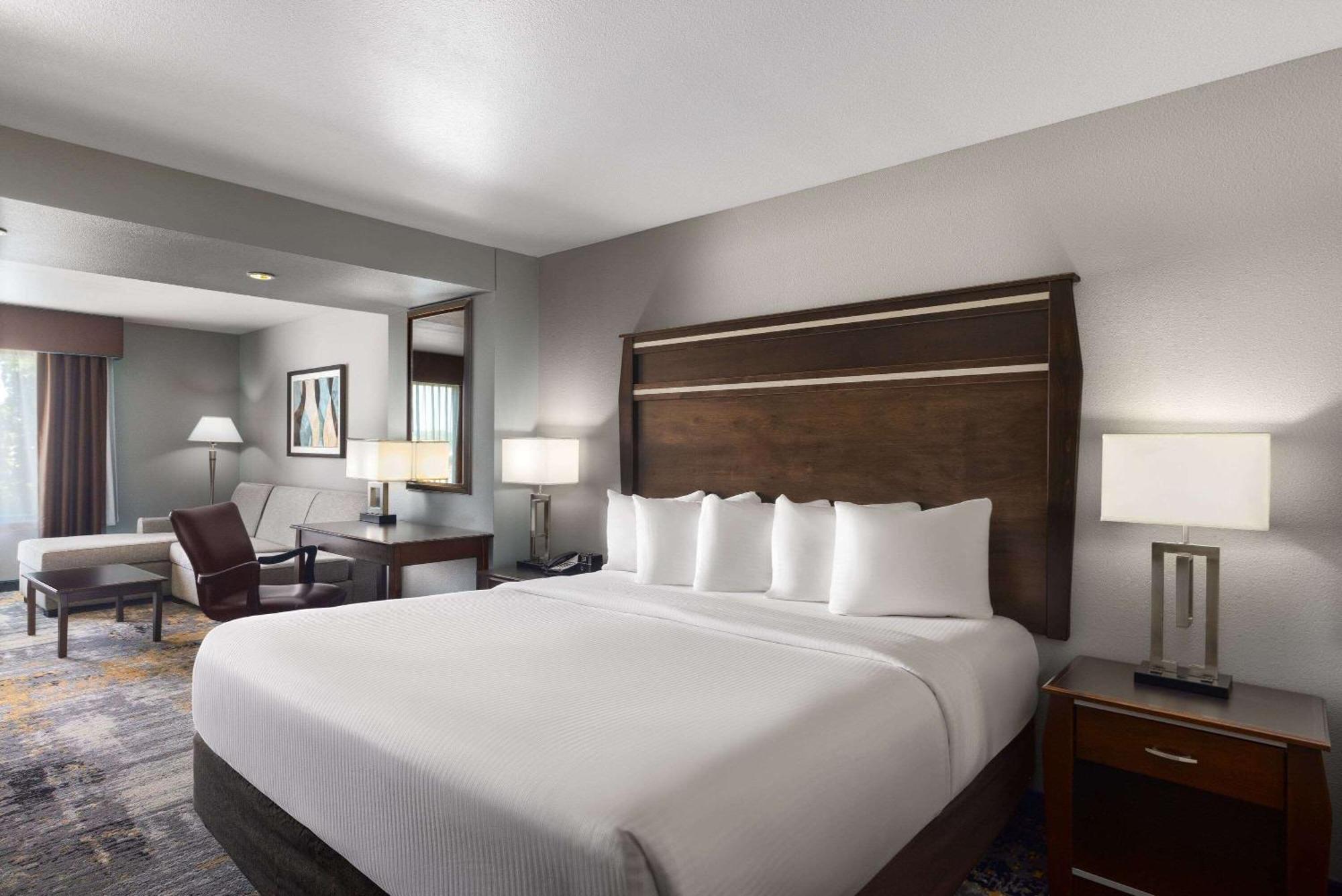 La Quinta By Wyndham Sioux Falls Exterior photo