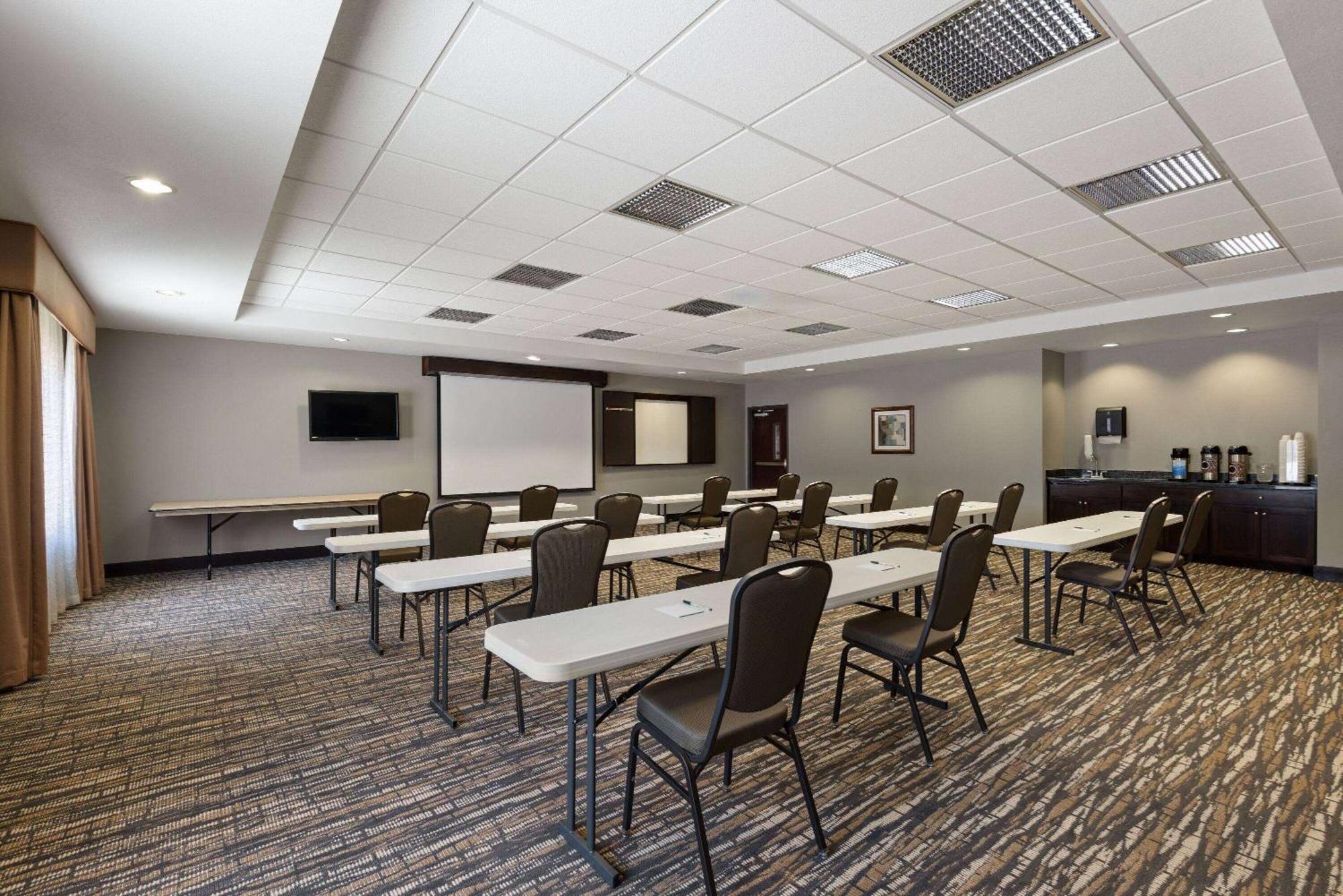 La Quinta By Wyndham Sioux Falls Exterior photo
