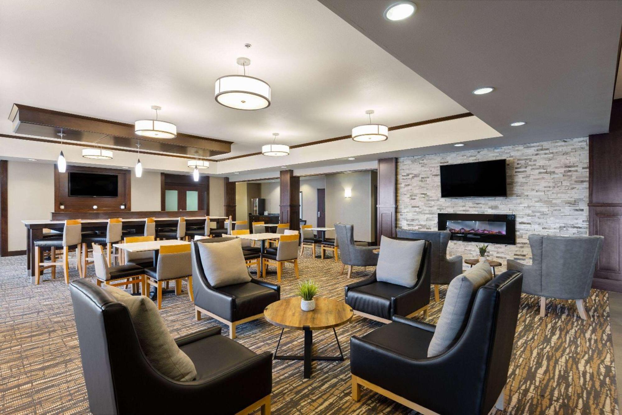 La Quinta By Wyndham Sioux Falls Exterior photo