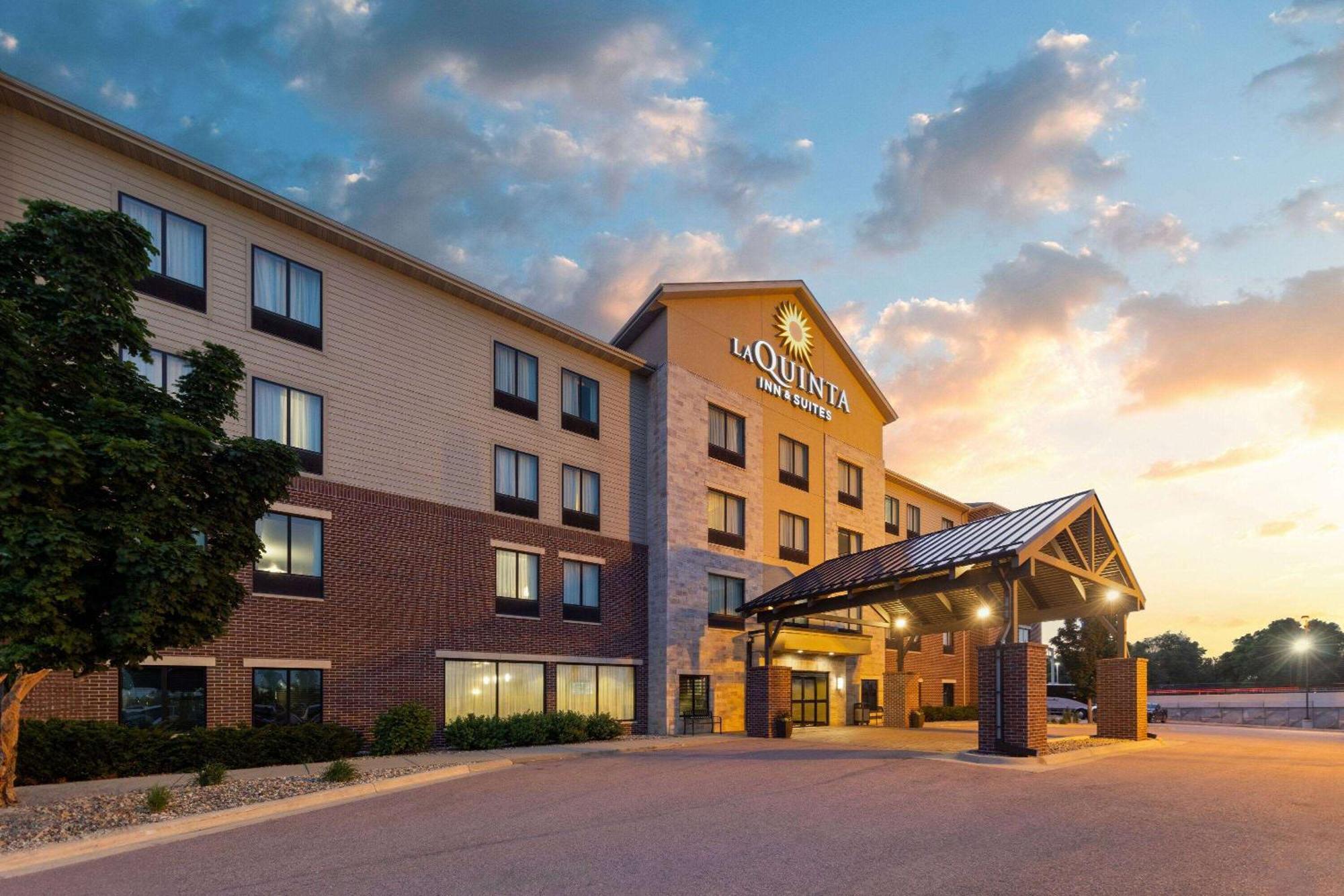 La Quinta By Wyndham Sioux Falls Hotel Exterior photo