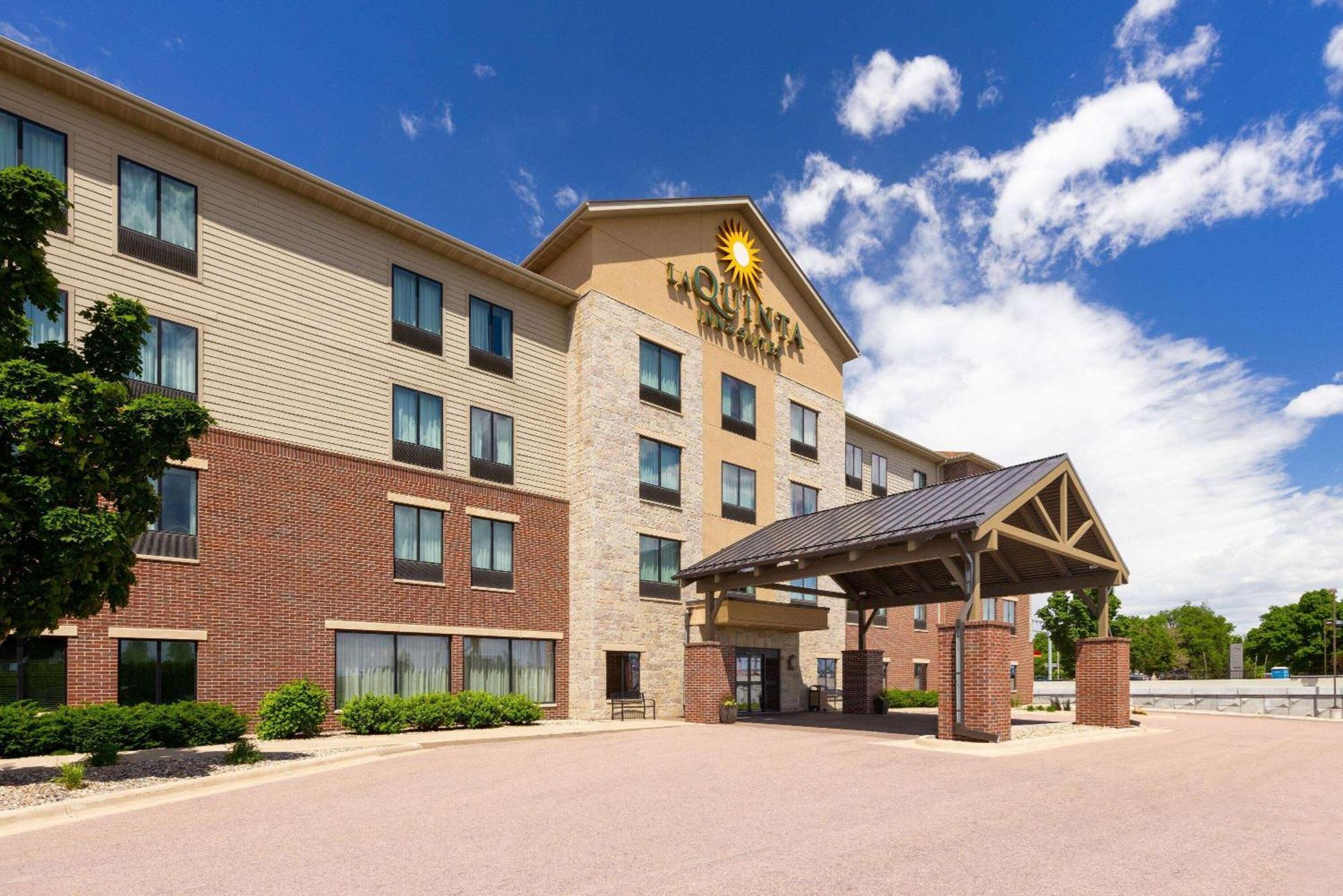 La Quinta By Wyndham Sioux Falls Hotel Exterior photo