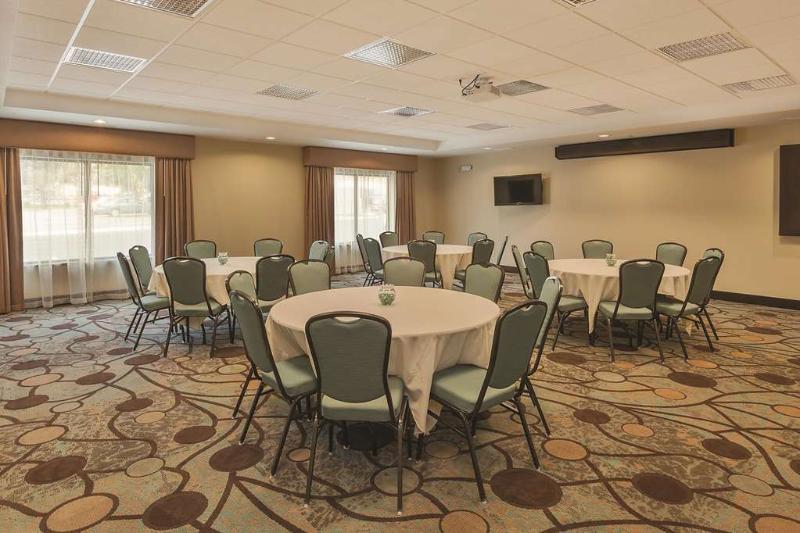 La Quinta By Wyndham Sioux Falls Exterior photo